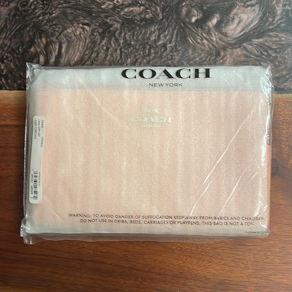 Coach Large Corner Zip Wristlet in Faded Blush - Picture 2 of 5